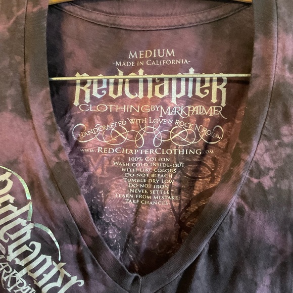 Red chapter v-neck - Picture 3 of 3